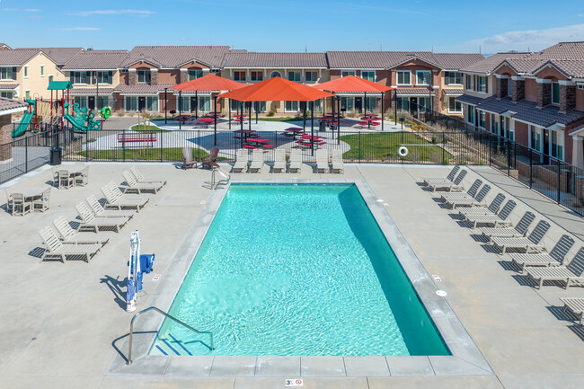 Sonoma Apartments in Hesperia, CA - Foto de edificio - Building Photo
