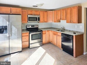 20559 Strath Haven Dr in Gaithersburg, MD - Building Photo - Building Photo