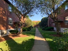 26 Bryon Rd, Unit #1 in Chestnut Hill, MA - Building Photo