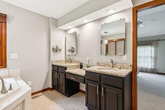 1229 Whispering Meadow Ct in New Albany, OH - Building Photo - Building Photo