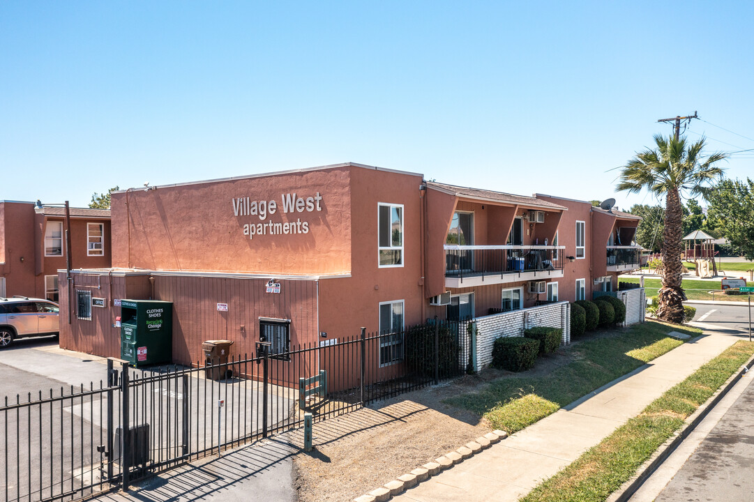 The Village West Apartments in Antioch, CA - Foto de edificio