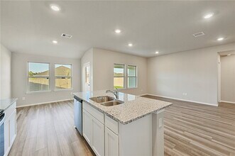 2527 River Wy Dr in Navasota, TX - Building Photo - Building Photo