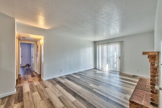 3790 Shirebrook Dr in Las Vegas, NV - Building Photo - Building Photo