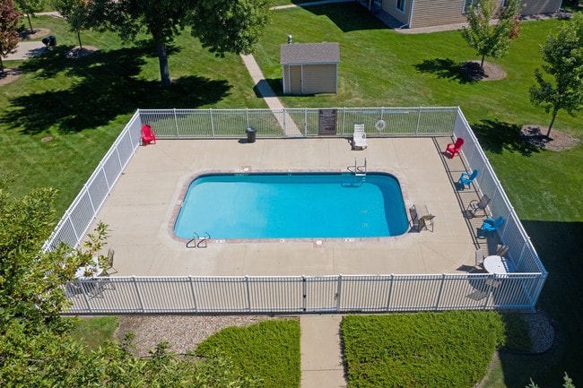Golden Creek Apartments in Sioux Falls, SD - Foto de edificio - Building Photo