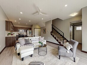1049 NW Victoria Ln in Waukee, IA - Foto de edificio - Building Photo