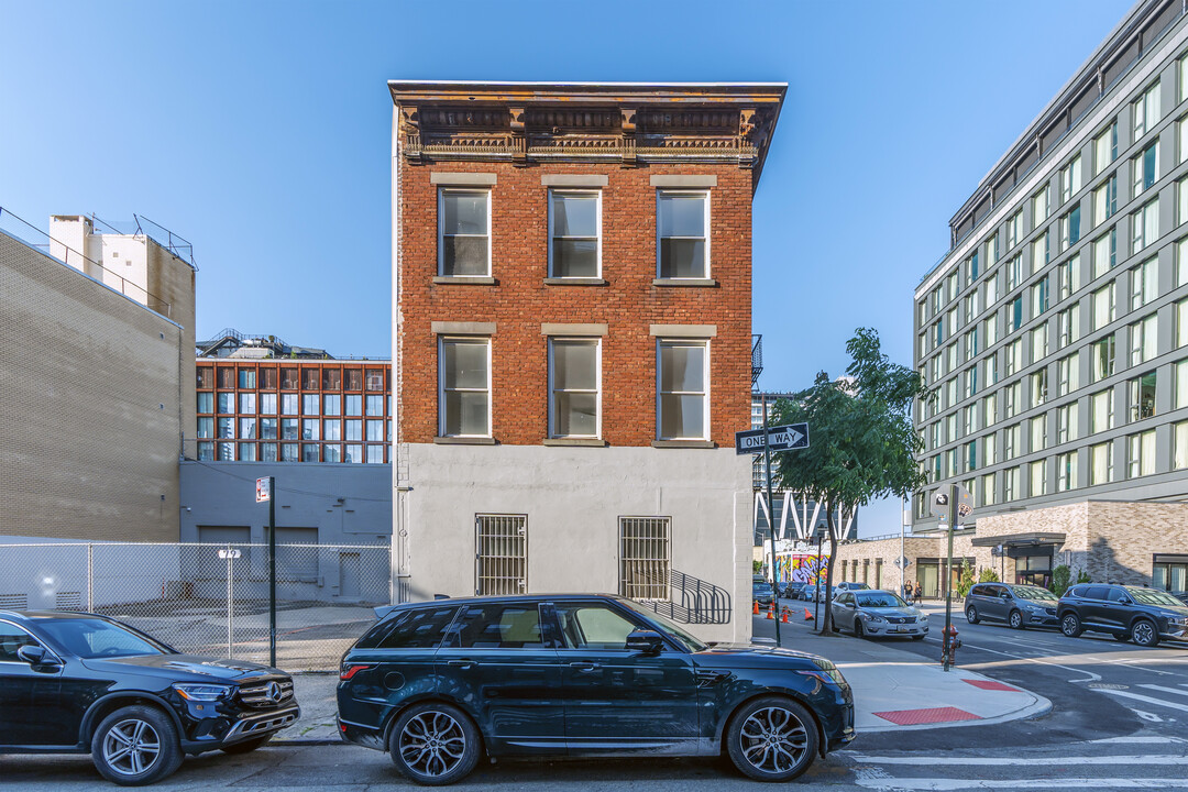 120 Wythe Ave in Brooklyn, NY - Building Photo