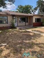 142 S Indio Ave in Portales, NM - Building Photo