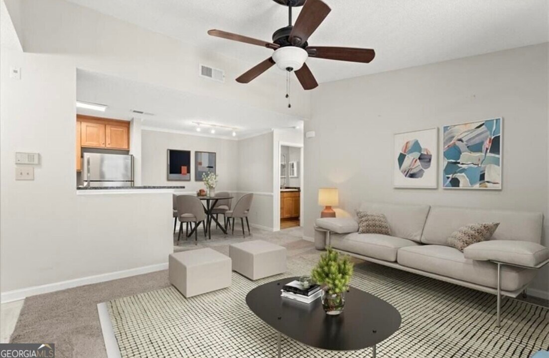 534 Granville Ct in Atlanta, GA - Building Photo