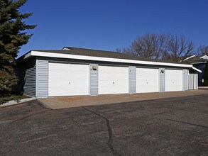 Lake Point South Apartments in Buffalo, MN - Foto de edificio - Building Photo