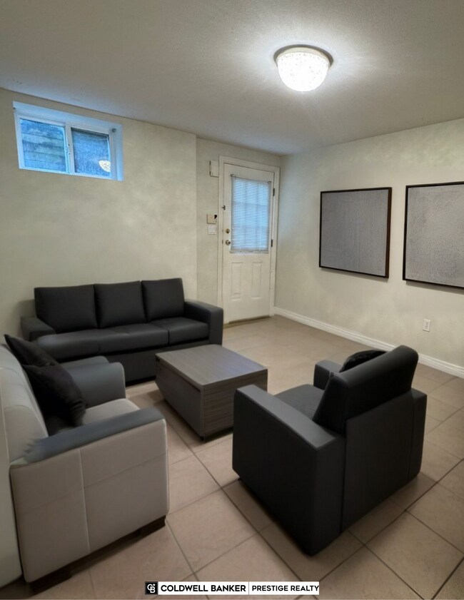 1568 Burrill Av in North Vancouver, BC - Building Photo - Building Photo