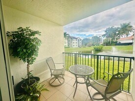 402 Villa Cir in Boynton Beach, FL - Building Photo