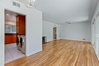 1325 Lomay Pl in Pasadena, CA - Building Photo - Building Photo