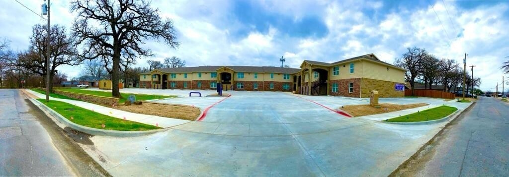 290 S McIlhaney St in Stephenville, TX - Building Photo