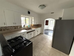 1330 Kasim St in Opa Locka, FL - Building Photo - Building Photo