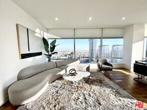 900 W Olympic Blvd in Los Angeles, CA - Building Photo - Building Photo