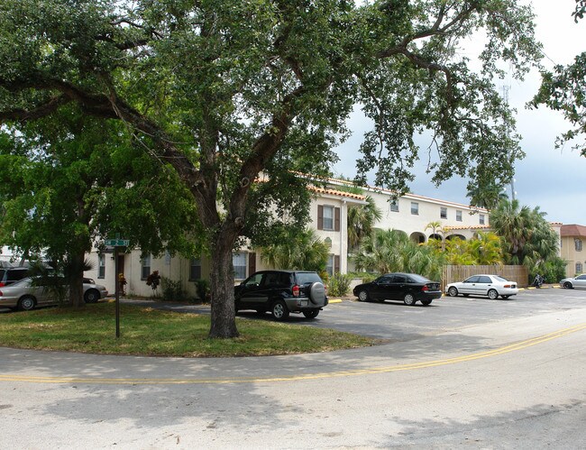 Sun Harbour Apartments in Fort Lauderdale, FL - Foto de edificio - Building Photo