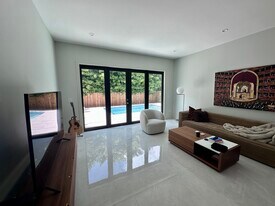 8410 SW 65th Ave in Miami, FL - Building Photo