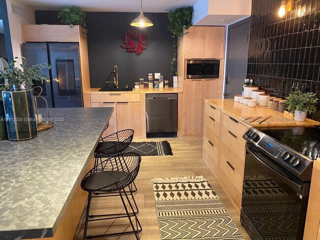 550 Ocean Dr in Key Biscayne, FL - Building Photo - Building Photo