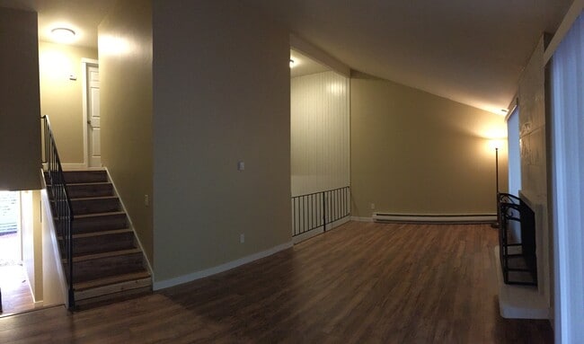 Coachman Townhomes in Bellevue, WA - Building Photo - Building Photo