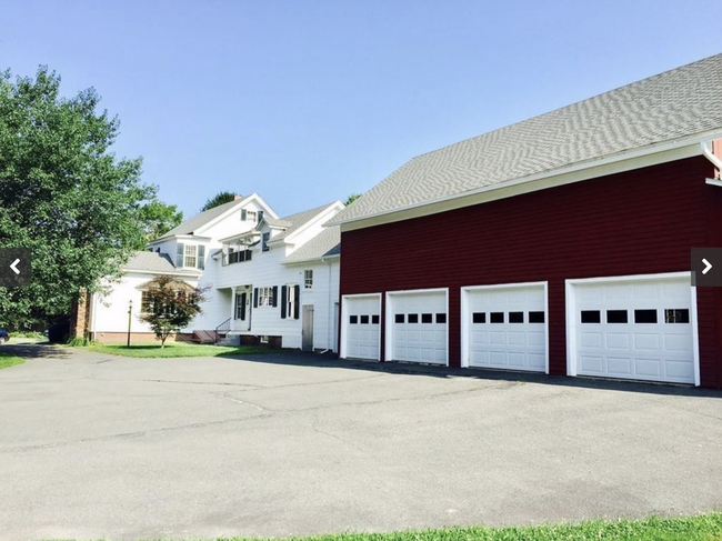 154 N Main St, Unit 1 in Sunderland, MA - Foto de edificio - Building Photo