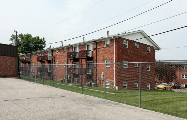 Steeplechase Apartments in Anderson, IN - Building Photo - Building Photo