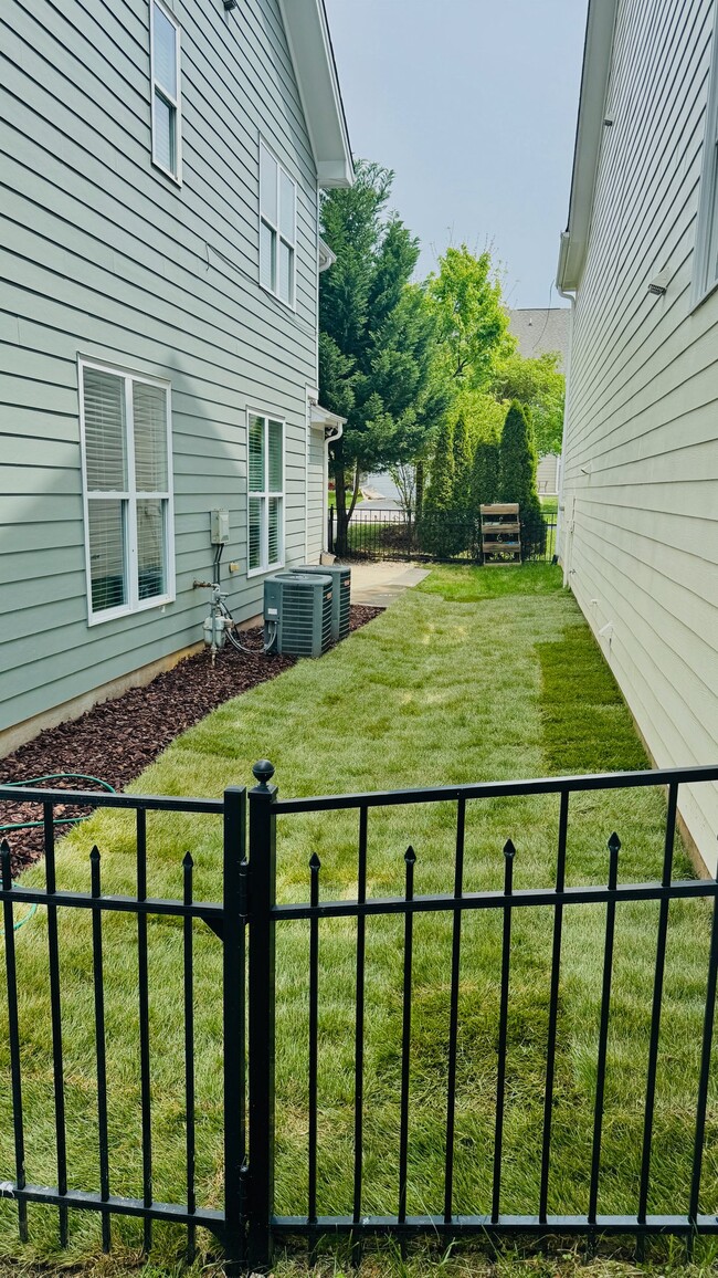 1105 Circandian Ct in Morrisville, NC - Building Photo - Building Photo