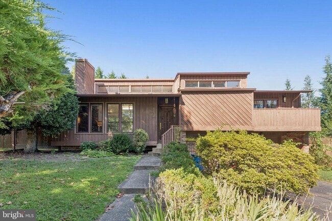 property at 1684 Chain Bridge Rd