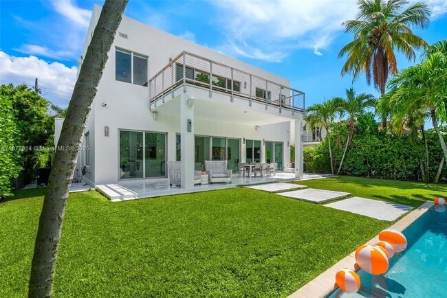 property at 6050 La Gorce Dr
