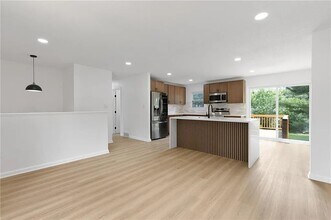 804 S Montclaire Dr in Olathe, KS - Building Photo - Building Photo