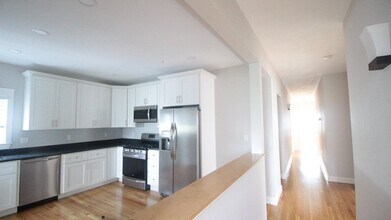 1433 Cambridge St, Unit 2 in Cambridge, MA - Building Photo - Building Photo