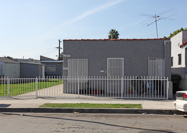 2247 Locust Ave in Long Beach, CA - Building Photo - Building Photo