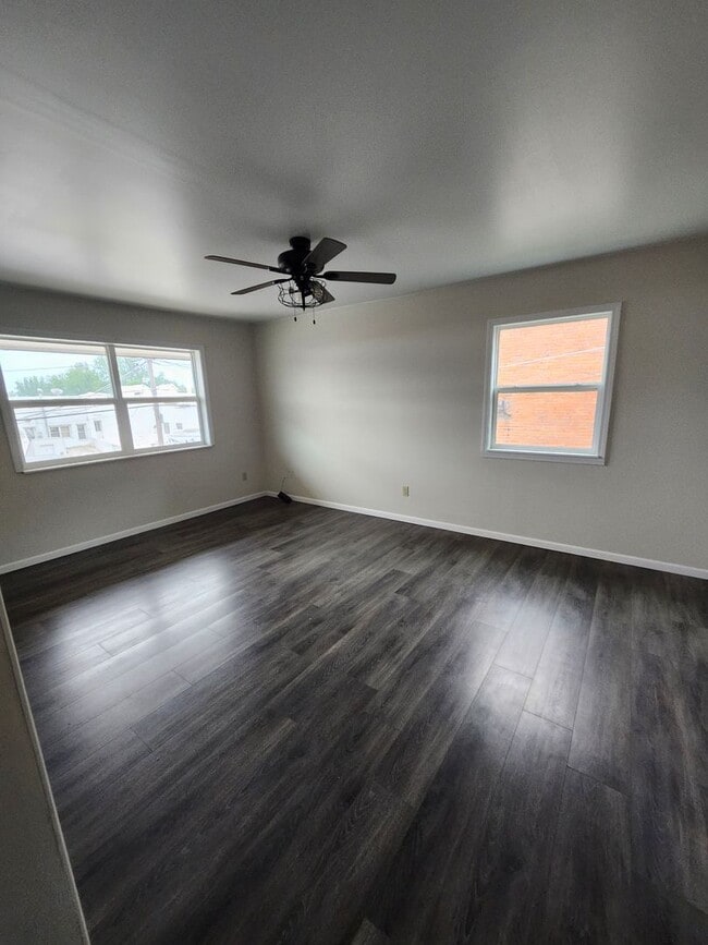 117 E Harrison St-Unit -117 E Harrison St #2B in Brunswick, MO - Building Photo - Building Photo