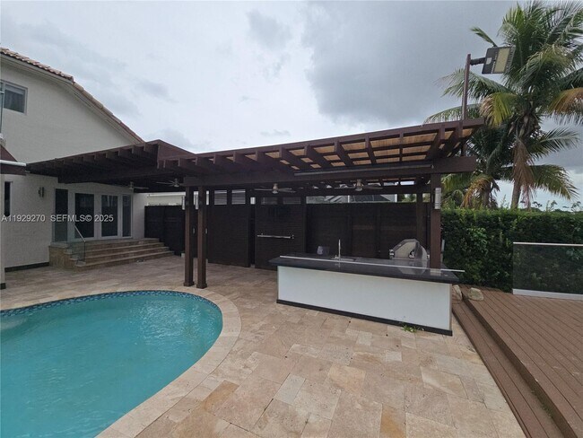 10968 NW 73rd St in Doral, FL - Building Photo - Building Photo