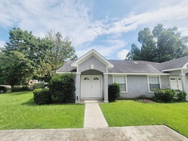 property at 4133 Mission Trace Blvd