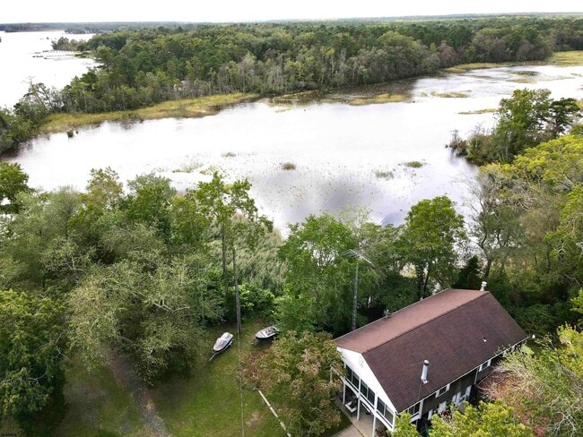 property at 908 Morris Ln