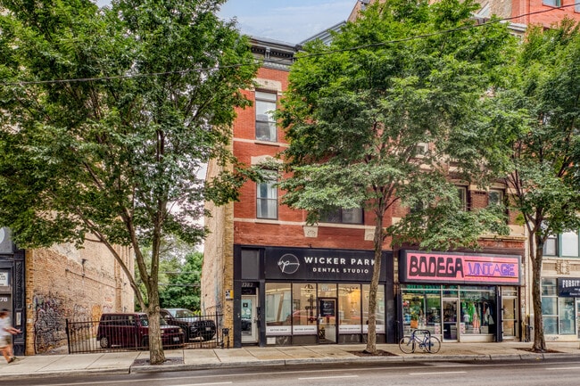property at 1282 N Milwaukee Ave