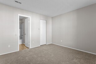 503 Peak Ct in Virginia Beach, VA - Building Photo