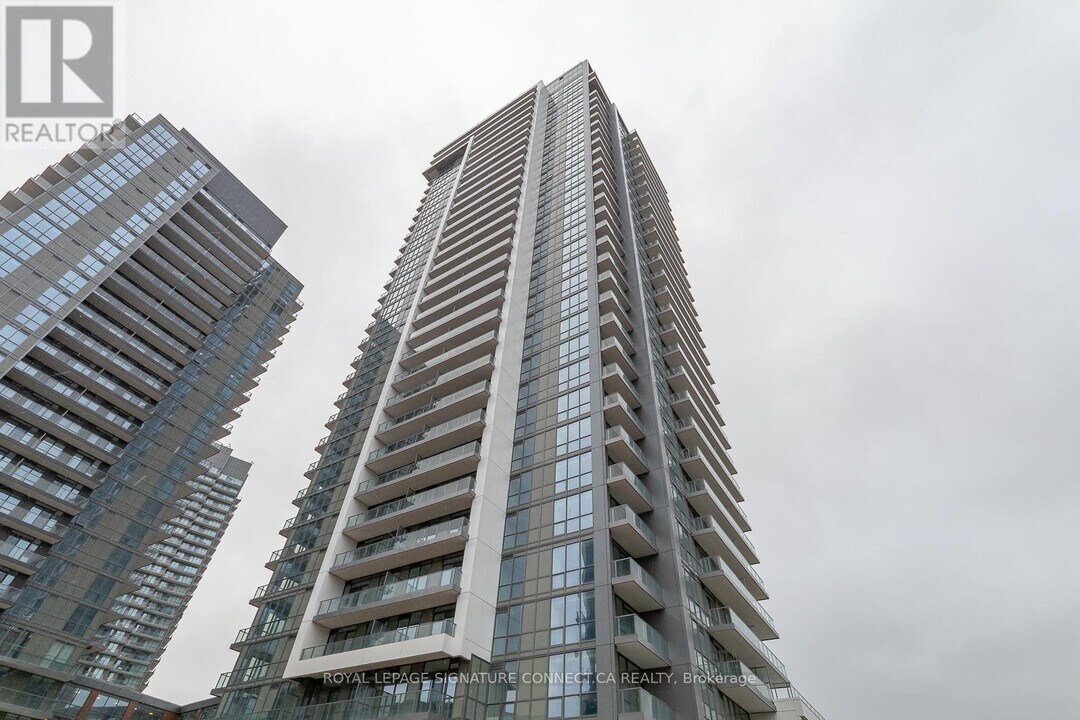 32-632 Forest Manor Rd in Toronto, ON - Building Photo