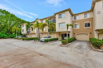 400 Crestwood Ct N in Royal Palm Beach, FL - Building Photo - Building Photo