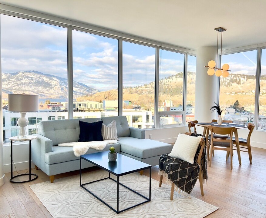 1191 Sunset Dr in Kelowna, BC - Building Photo