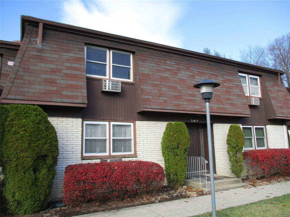 5 Church Ln-Unit -O in Valley Cottage, NY - Building Photo