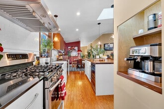 171 Comanche in Topanga, CA - Building Photo - Building Photo