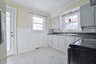 225 Henderson St in Jackson, MO - Foto de edificio - Building Photo