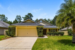 495 Apple Creek Dr in Jacksonville, FL - Building Photo