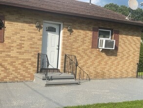 35 Houghton St in Waterbury, CT - Building Photo - Building Photo