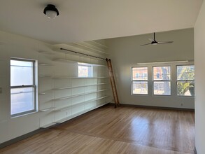 1962 Atwood Ave, Unit upstairs loft in Madison, WI - Foto de edificio - Building Photo