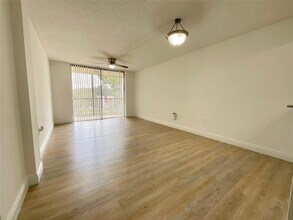 9517 Fontainebleau Blvd, Unit 601-403 in Miami, FL - Building Photo - Building Photo