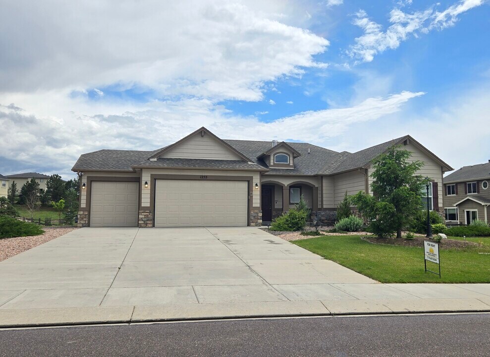 1255 Woodmoor Acres Dr in Monument, CO - Building Photo