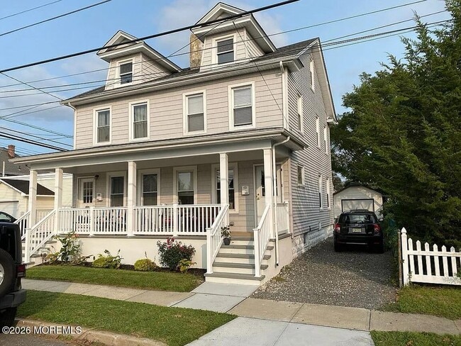 property at 902 E St