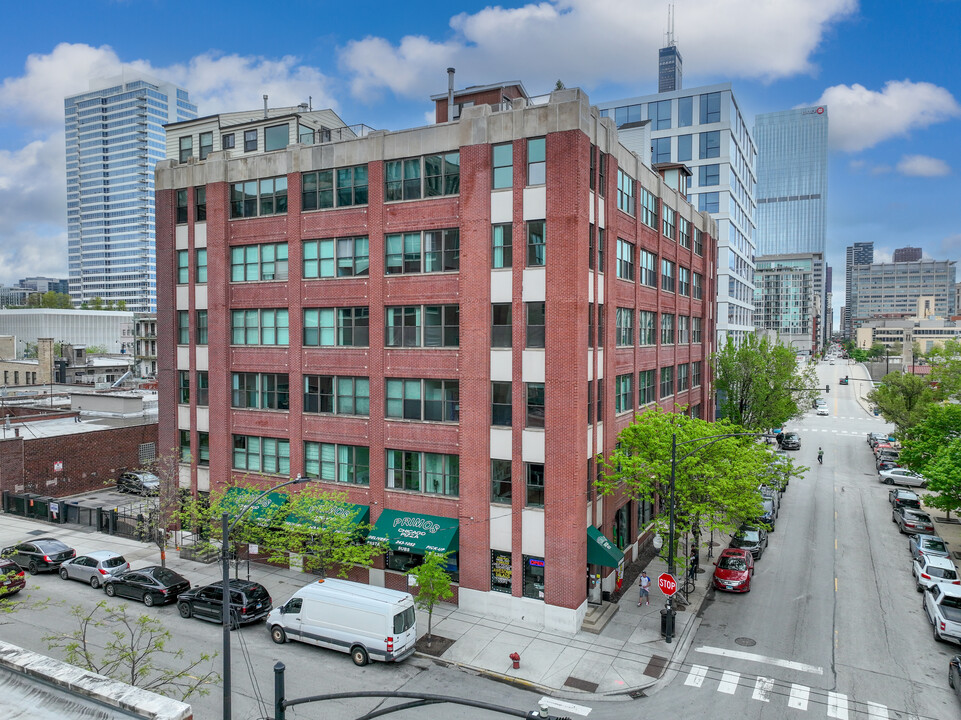 Westgate Lofts in Chicago, IL - Building Photo